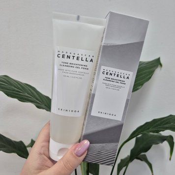 Освітлюючий гель для вмивання SKIN1004 Madagascar Centella Tone Brightening Cleansing Gel Foam 13036 фото