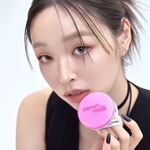 Компактна пудра з делікатним сяйвом About Tone Glow Powder Pact 13009 фото