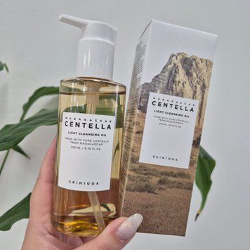 Легкое гидрофильное масло с центеллой азиатской SKIN1004 Madagascar Centella Light Cleansing Oil 12605 фото