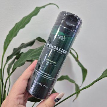 Шампунь на основе травяных экстрактов La'dor Herbalism Shampoo 12797 фото