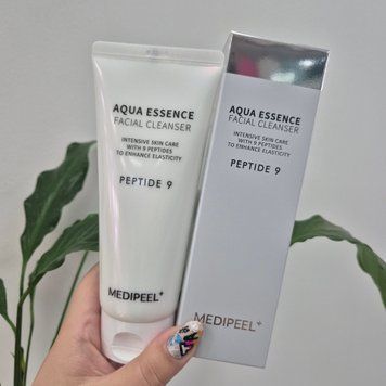 Увлажняющая пенка для умывания с пептидами Medi-Peel Peptide 9 Aqua Essence Facial Cleanser 12686 фото