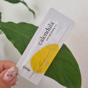 Пилинг-гель с экстрактом календулы Ottie Calendula LHA Mild Peeling Gel 11477 фото