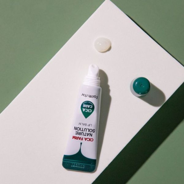 Бальзам для губ с экстрактом центеллы азиатской Farmstay Cica Farm Nature Solution Lip Balm 12729 фото