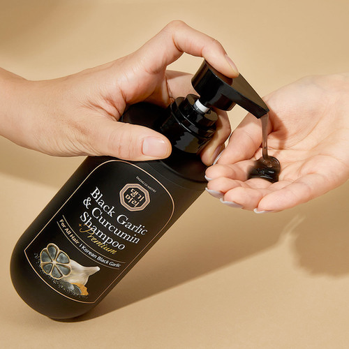Премиальный шампунь с экстрактом черного чеснока и куркумой Daeng Gi Meo Ri Black Garlic & Curcumin Shampoo 11365/2 фото