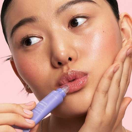 Бальзам-блеск для губ с ароматом черники Laneige Lip Glowy Balm #Blueberry 12976 фото