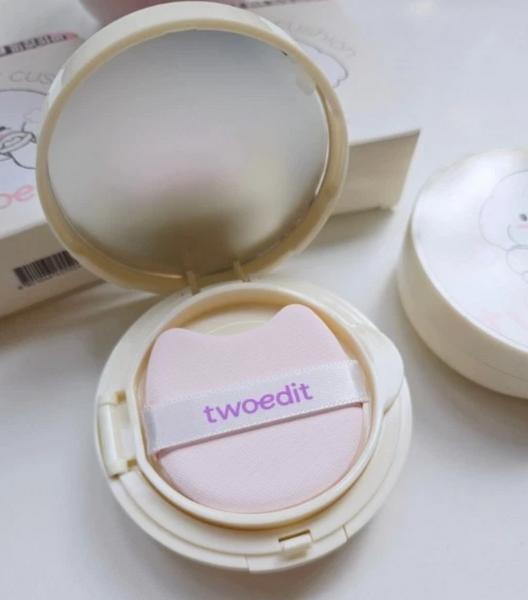 Легкий кушон з глянцевим фінішем TWOEDIT Banzil Cover Cushion By Luna SPF50+ PA+++ 13059 фото