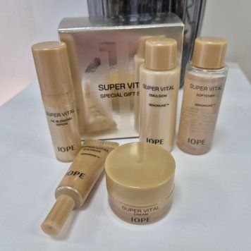 Антивозрастной увлажняющий набор миниатюр IOPE Super Vital Special Gift Set 12826 фото
