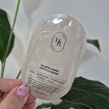 Ревитализирующий крем с икрой лосося и центеллой Heveblue Salmon Caring Centella Cream 13290 фото