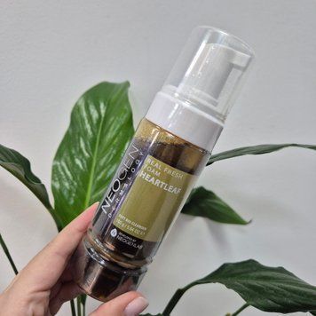 Заспокійлива мусова пінка для вмивання Neogen Real Fresh Cleansing Foam Heartleaf 13066 фото