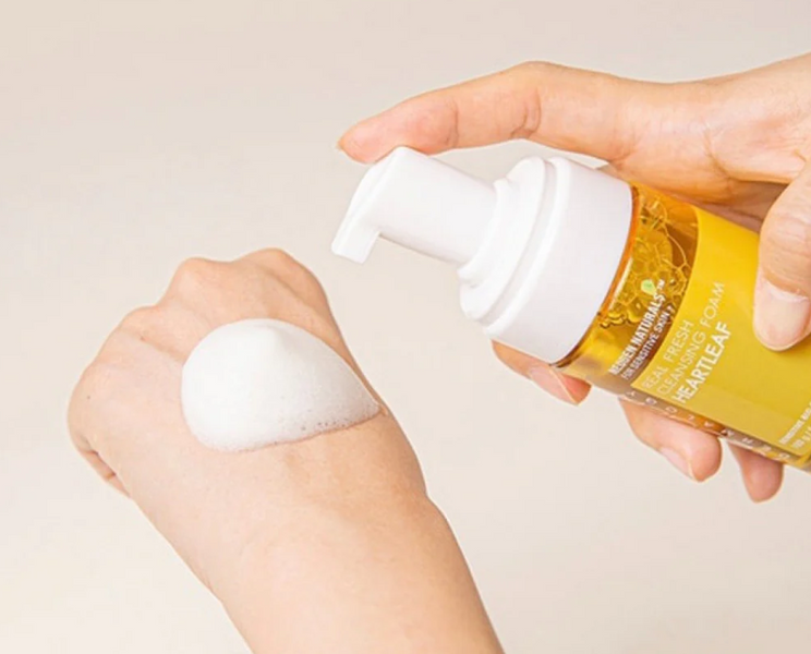 Успокаивающая муссовая пенка для умывания Neogen Real Fresh Cleansing Foam Heartleaf 13066 фото