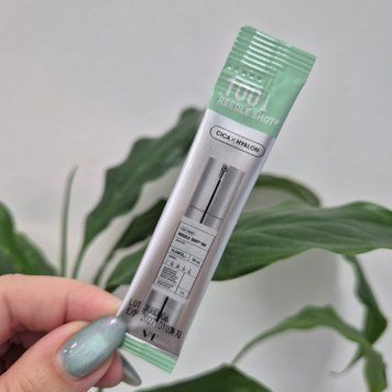 Сыворотка-бустер с микроиглами и центеллой VT Reedle Shot 100 Facial Boosting First Ampoule 12746 фото